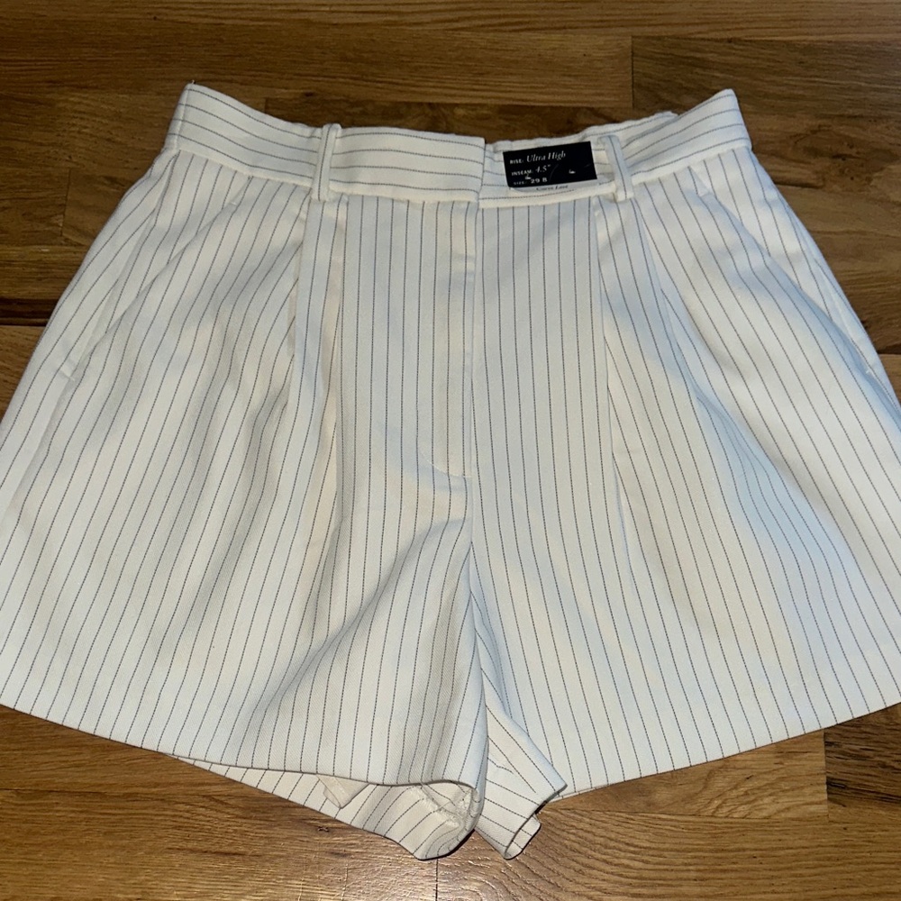 Abercrombie & Fitch White Pinstripe High Waist Women's Shorts - Picture 1 of 10